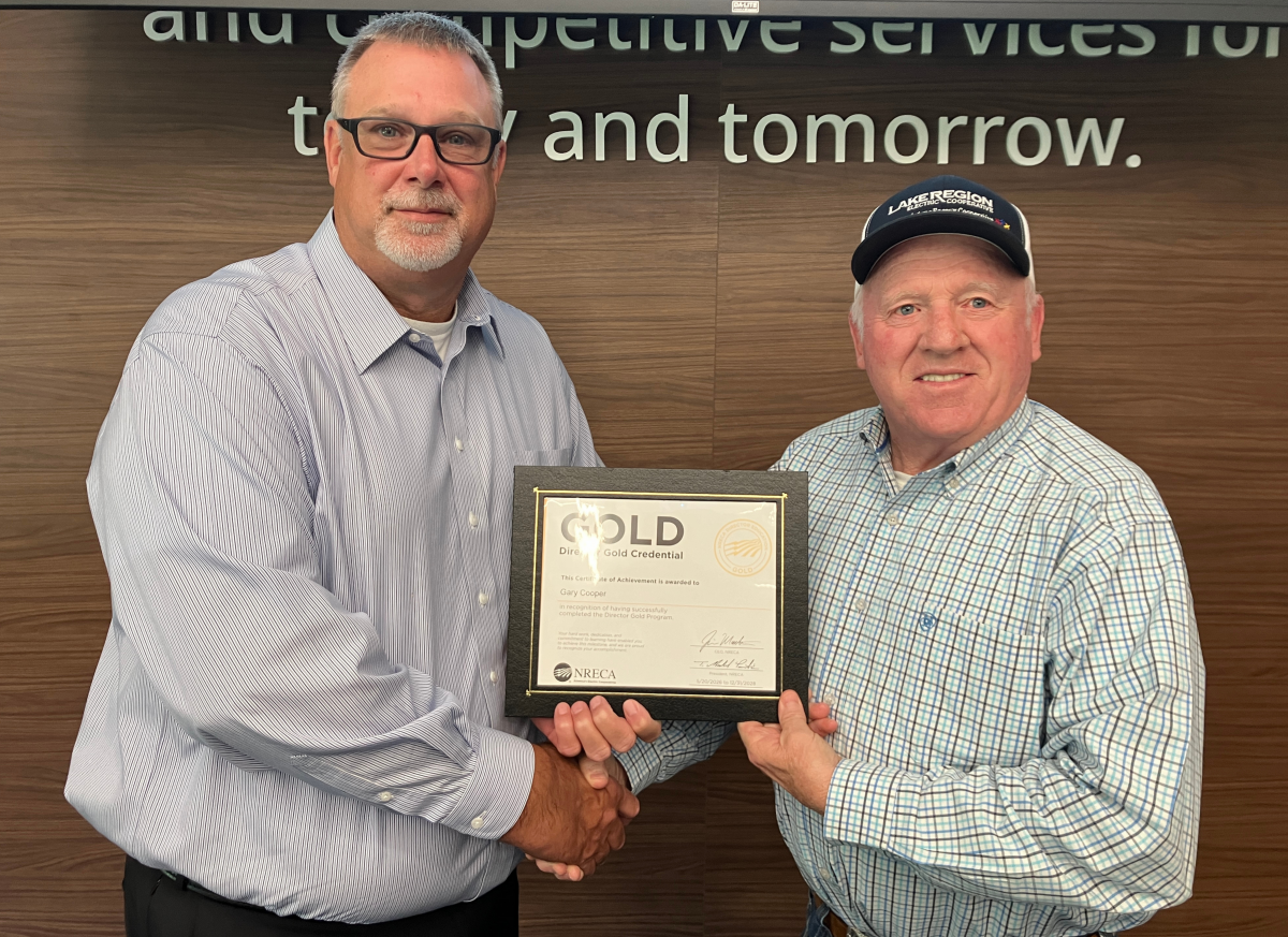 Gary Cooper Earns NRECA Director Gold Credential